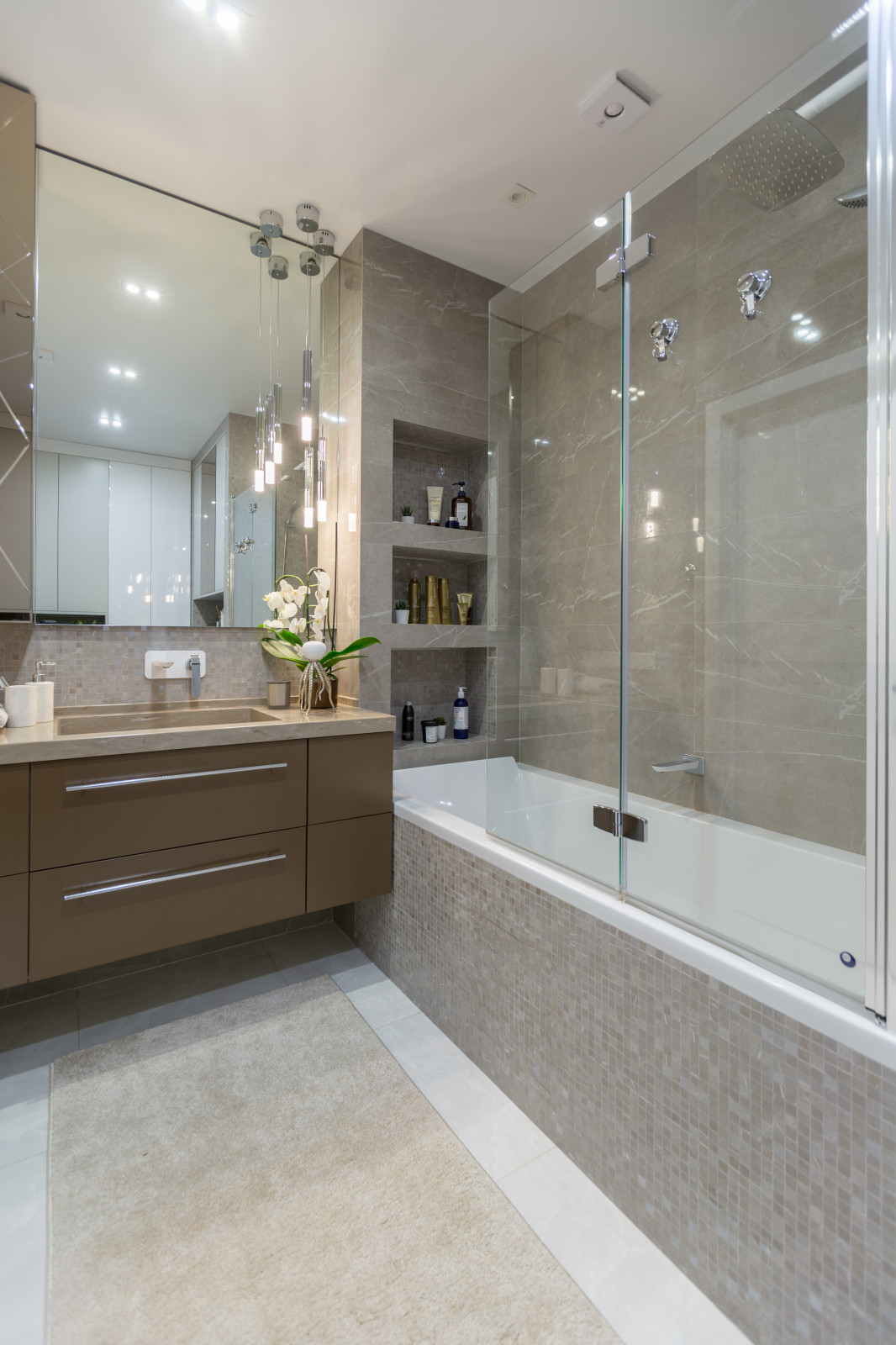 Обложка альбома: ванная комната