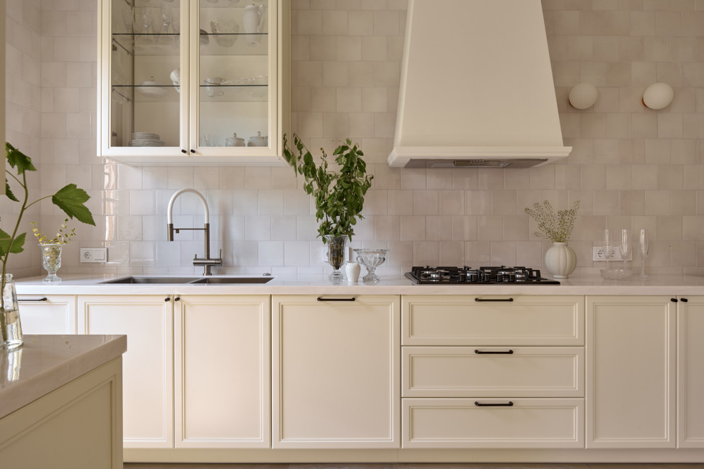 Столовая и кухня в розовую полоску