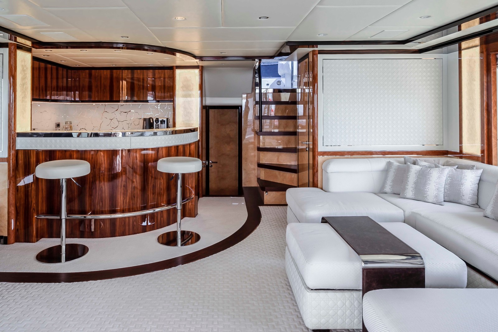 Интерьеры яхты Benetti108  "Varvara"