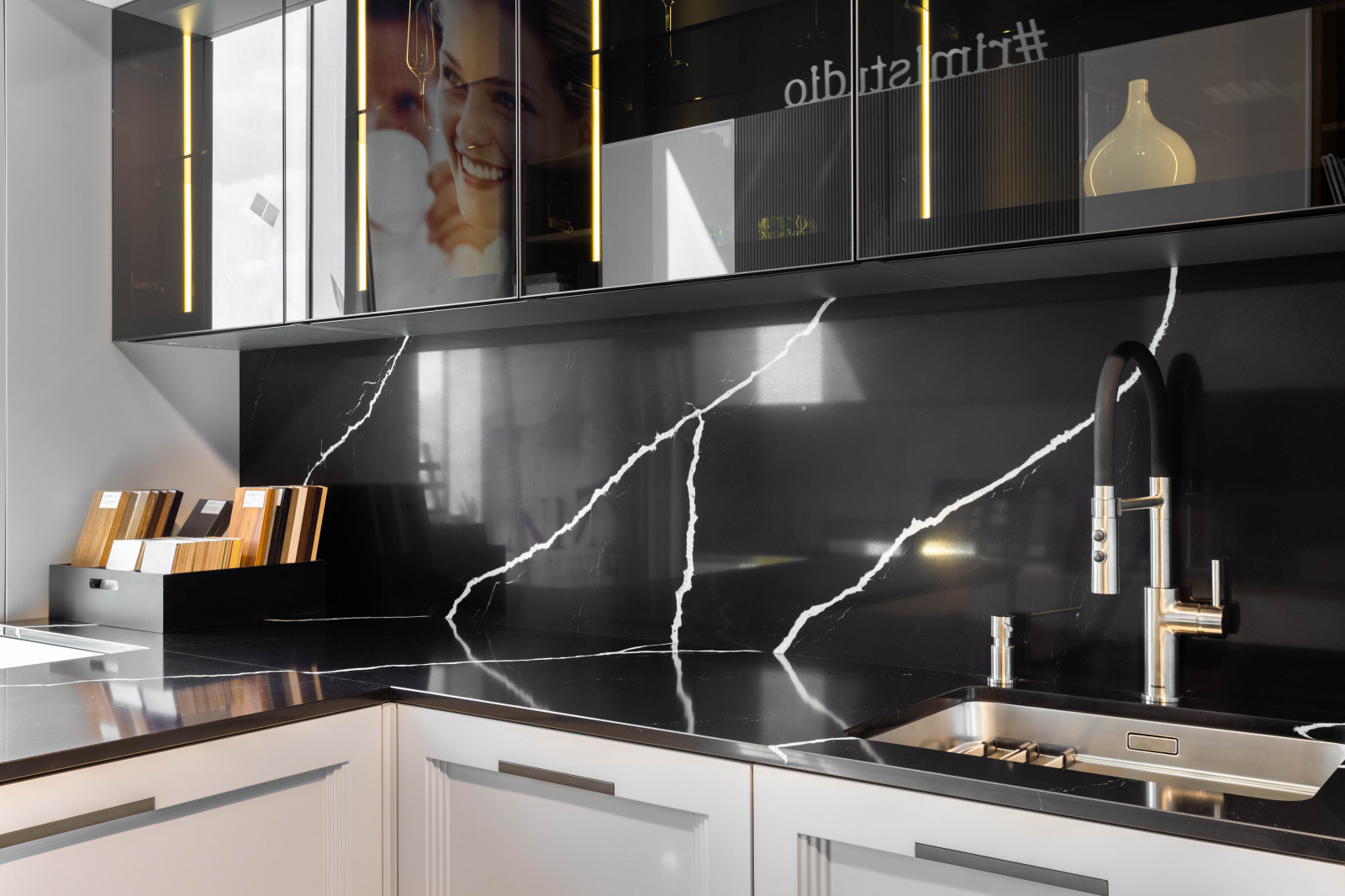 Обложка проекта: Кухня. Рими Мебель Холл. Vicostone Nero Marquina