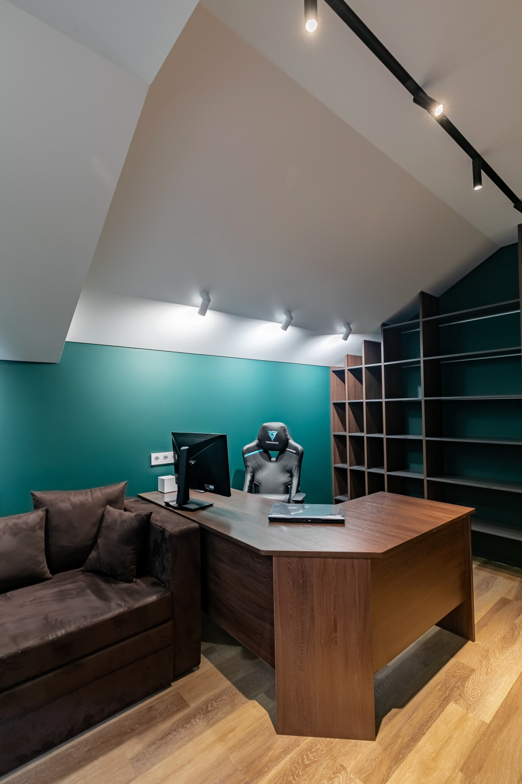 Яркий интерьер таунхауса