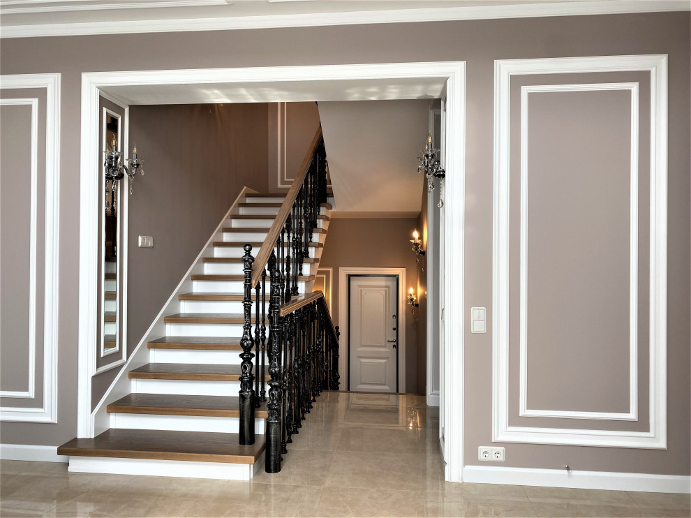 Лестница из дуба с литым ограждением