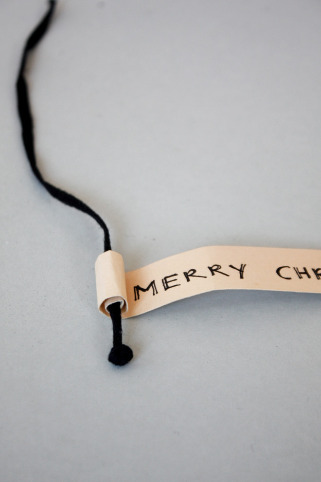 Своими руками: Новогодний венок на дверь за 30 минут