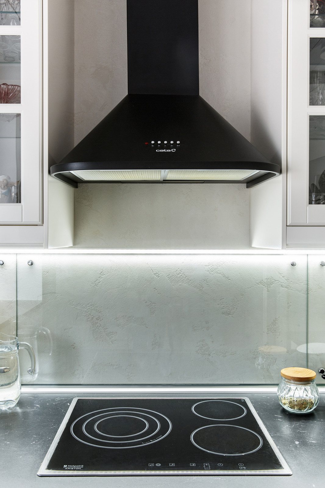 Классическая кухня-гостиная