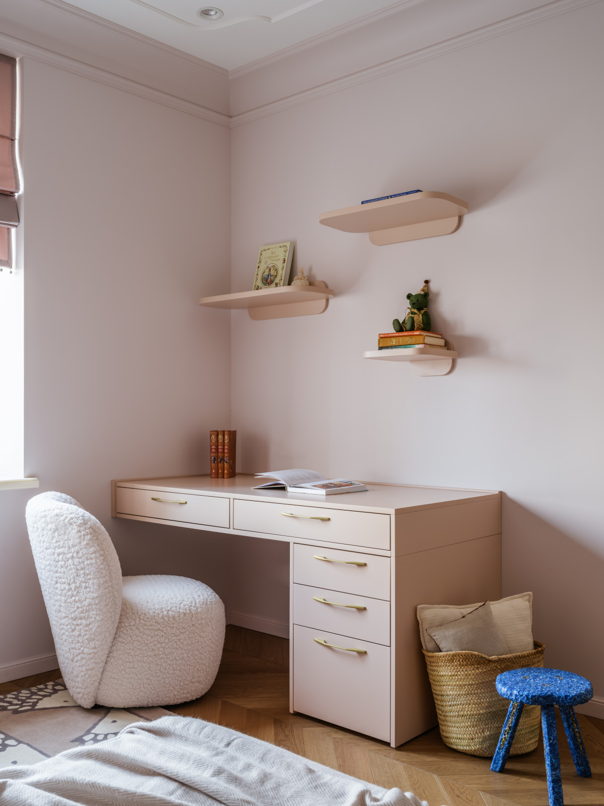 Французское настроение и мотивы шинуазри: семейная квартира