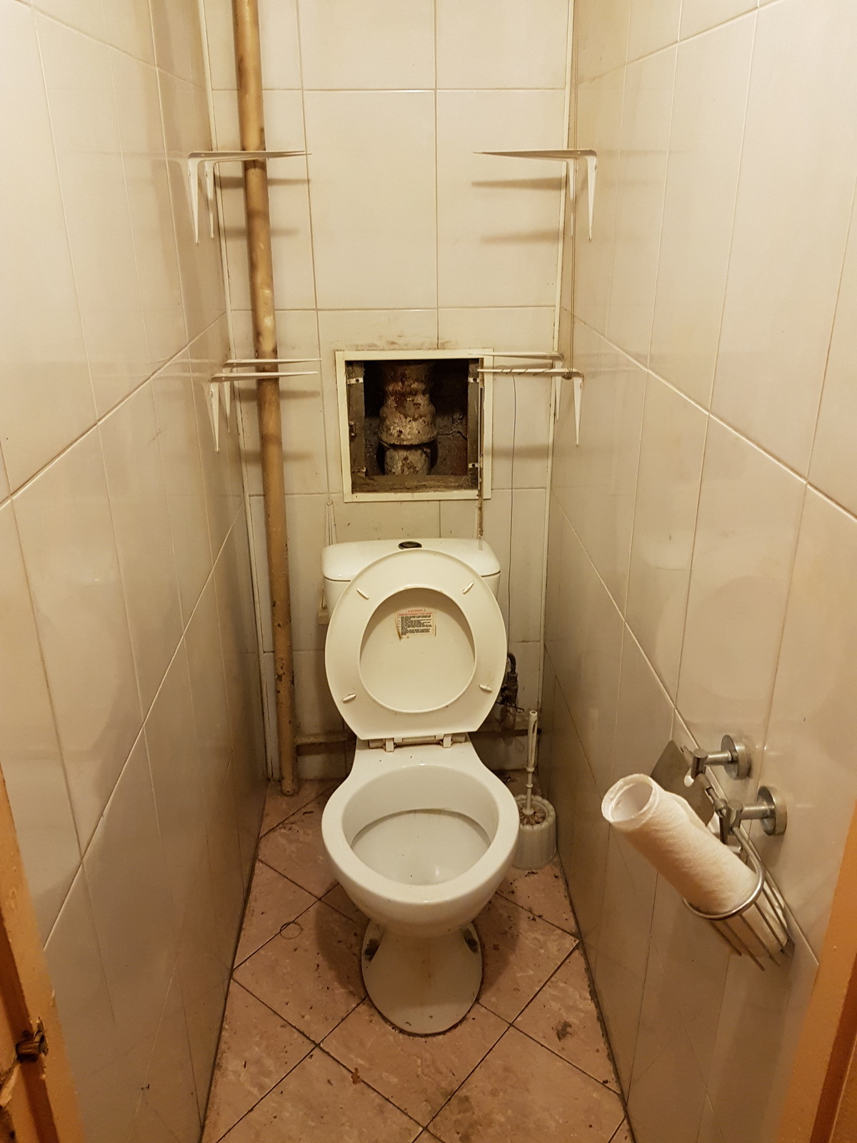 Туалет до ремонта
