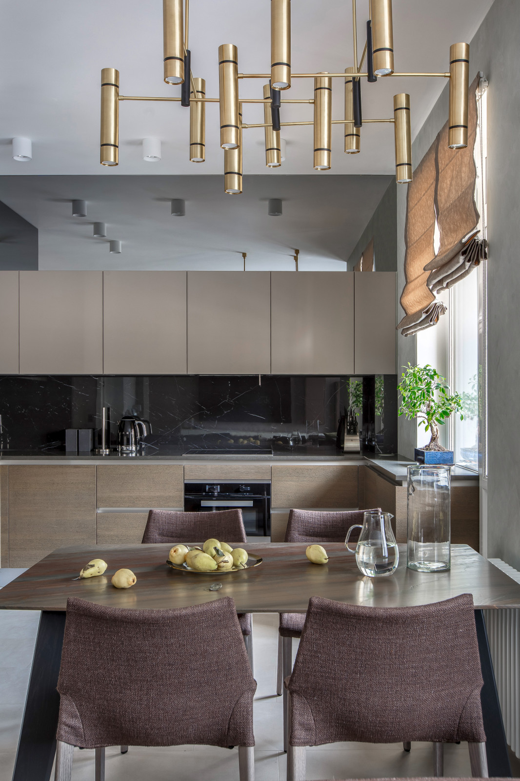 Трехкомнатная квартира в центре Петербурга