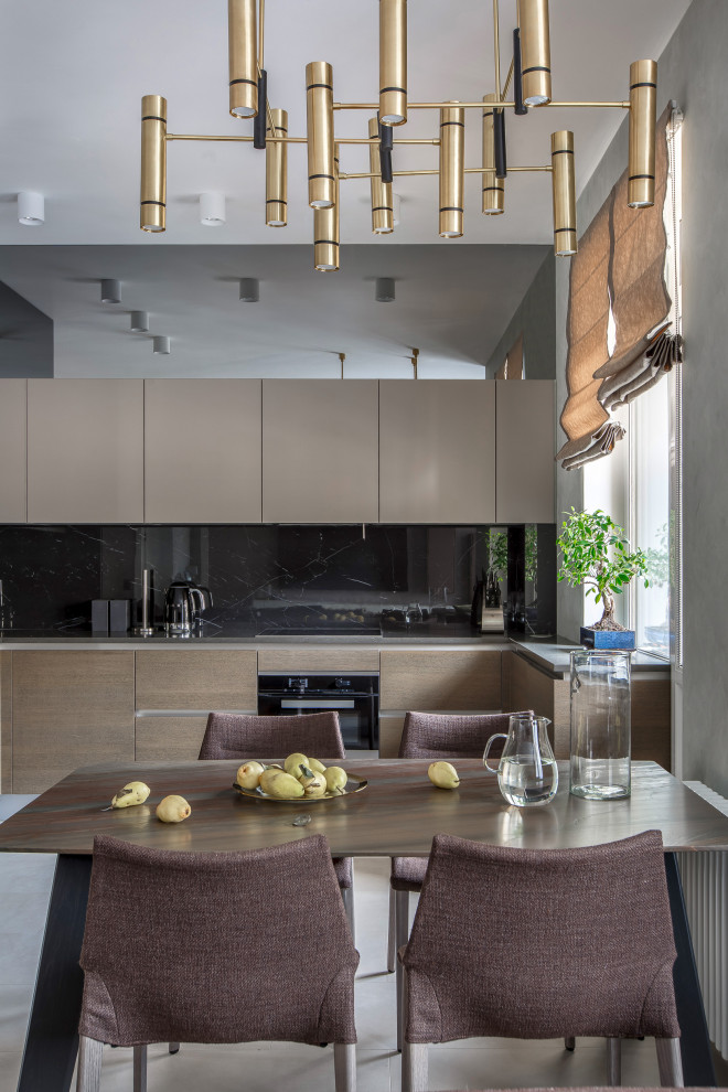 Трехкомнатная квартира в центре Петербурга