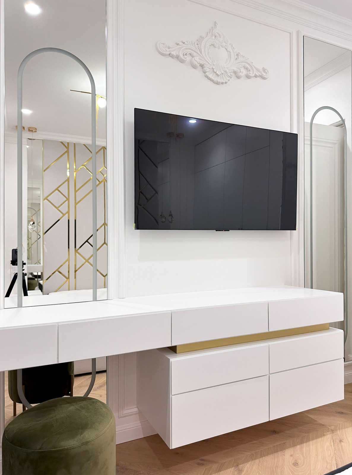 Золотой цвет в спальне