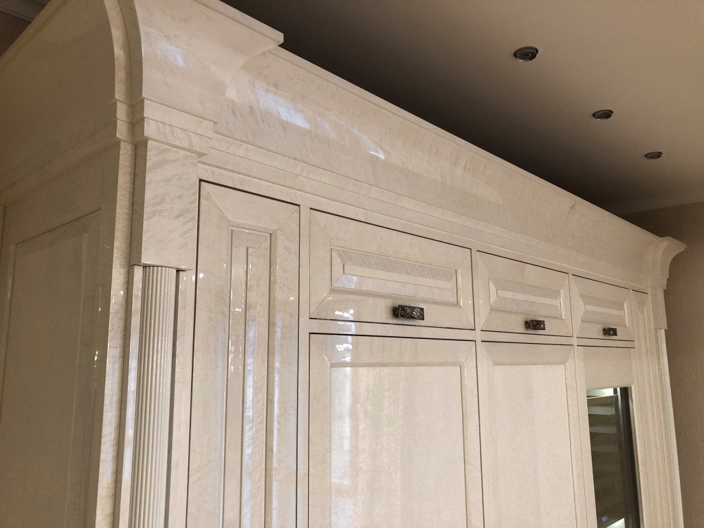 Кухня. Белый шпон «птичий глаз»