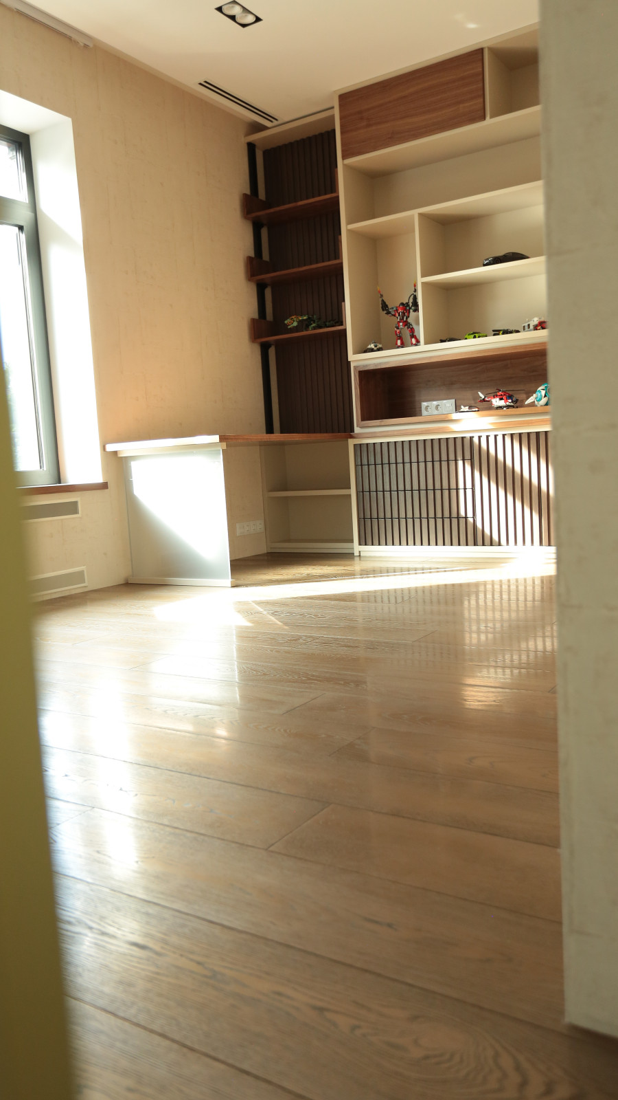 Обложка проекта: Паркет покрыт металлом