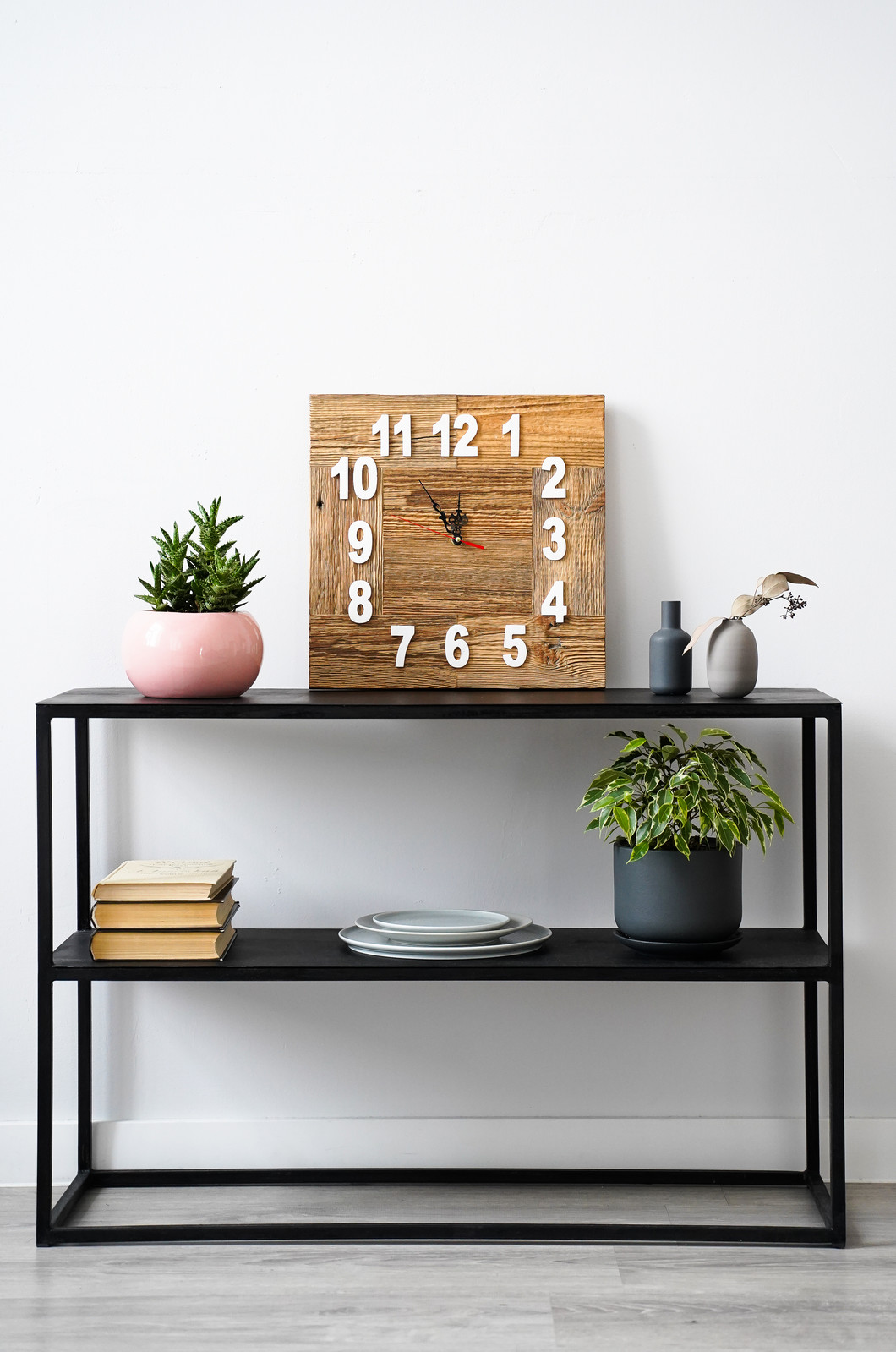 Обложка проекта: Часы из амбарной доски квадратные