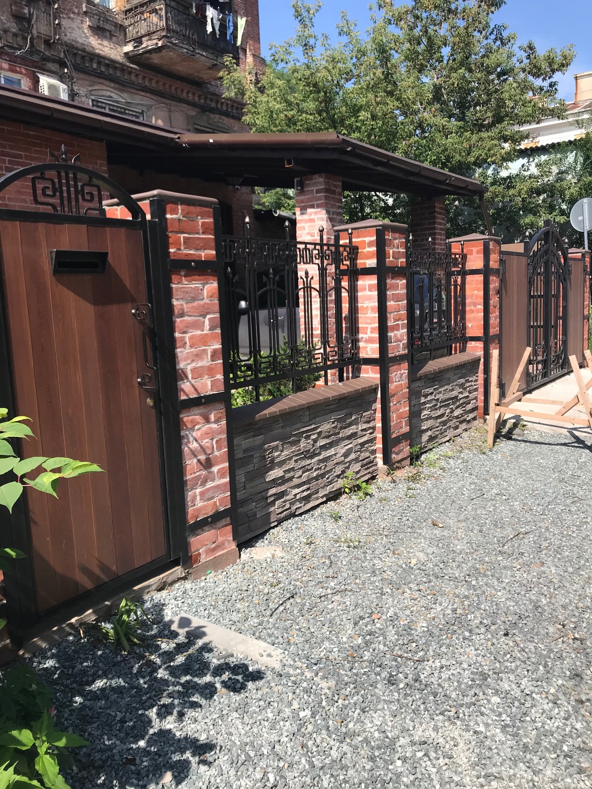 Обложка проекта: Участок в застройке старого Владивостока