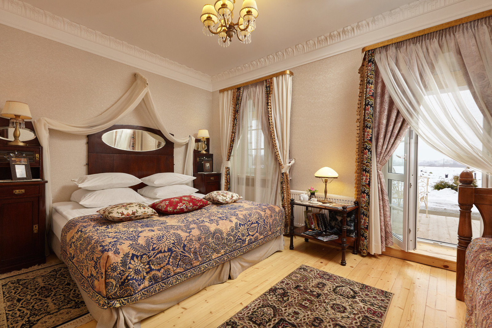 Номер в отеле. Русский Стиль