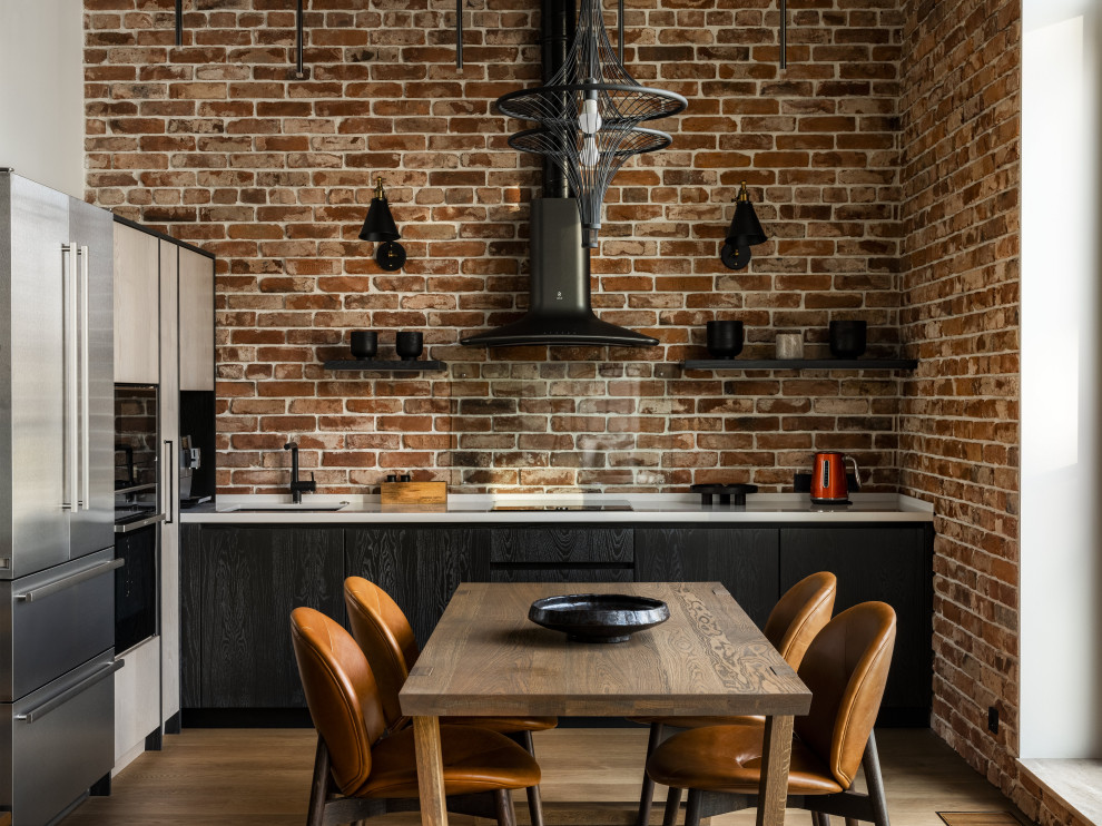 Houzz тур: Лофт в двухэтажной квартире с мопедом под лестницей