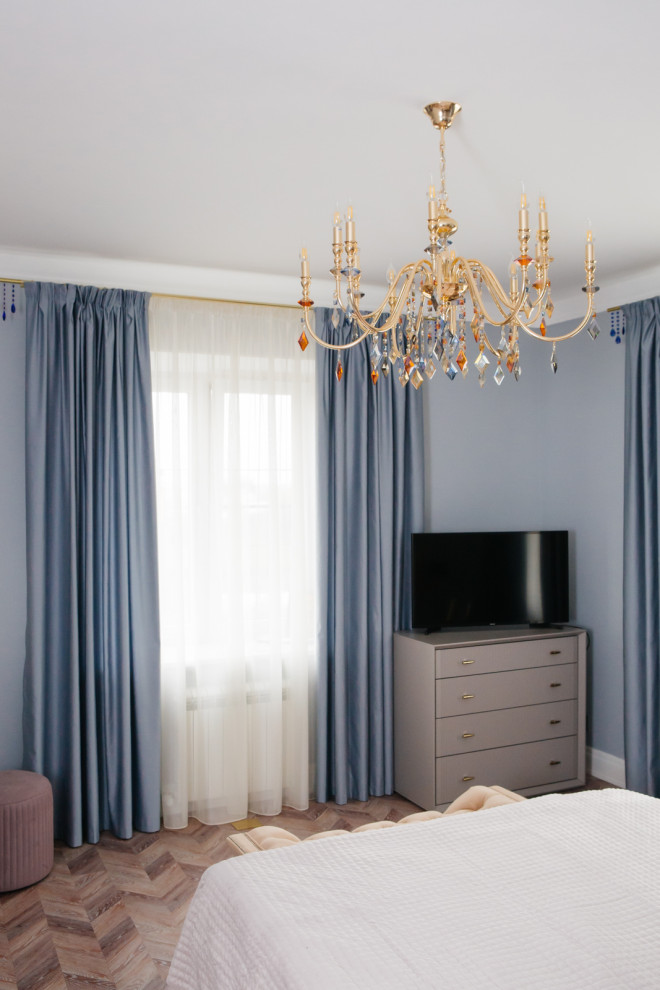 Голубые бархатные шторы для спальной