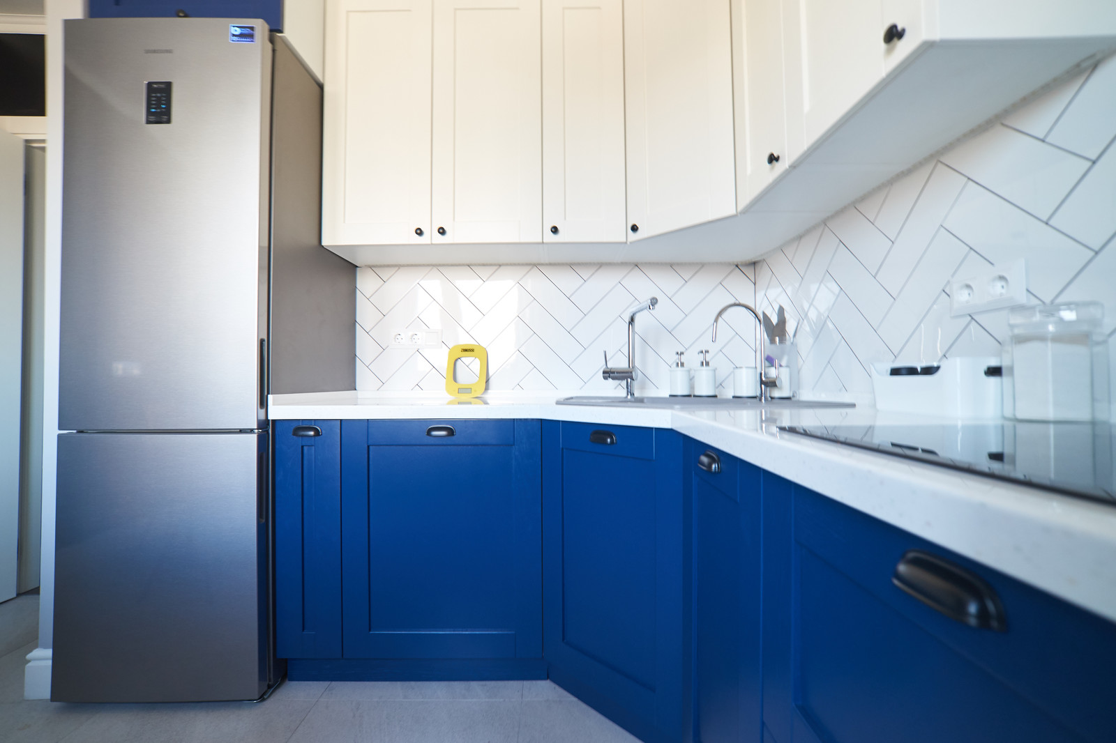 Кухня, шкафы и другая мебель по проекту дизайнера.