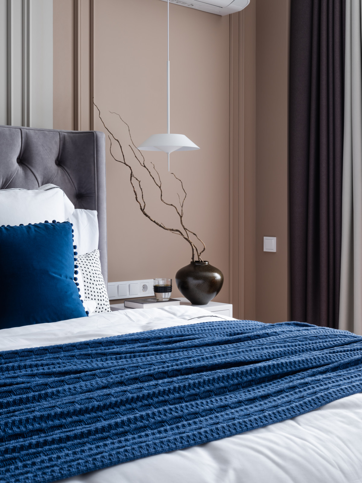 Реализация квартиры в стиле современная классика для семейной пары с ребенком