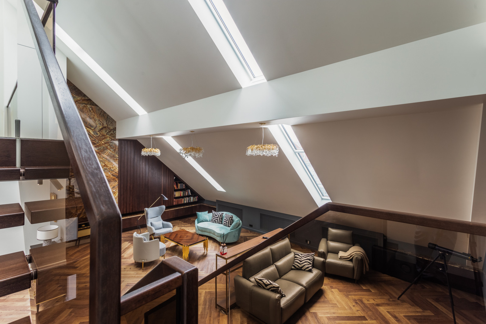 Двухуровневая современная квартира