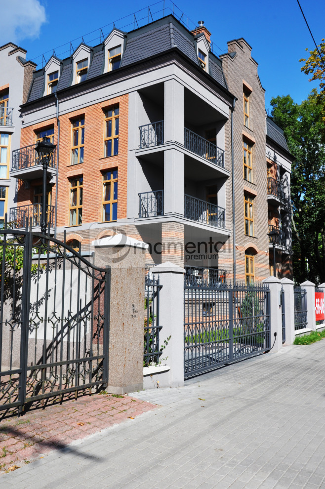 Балконы, ворота и балюстрады для многоквартирного дома