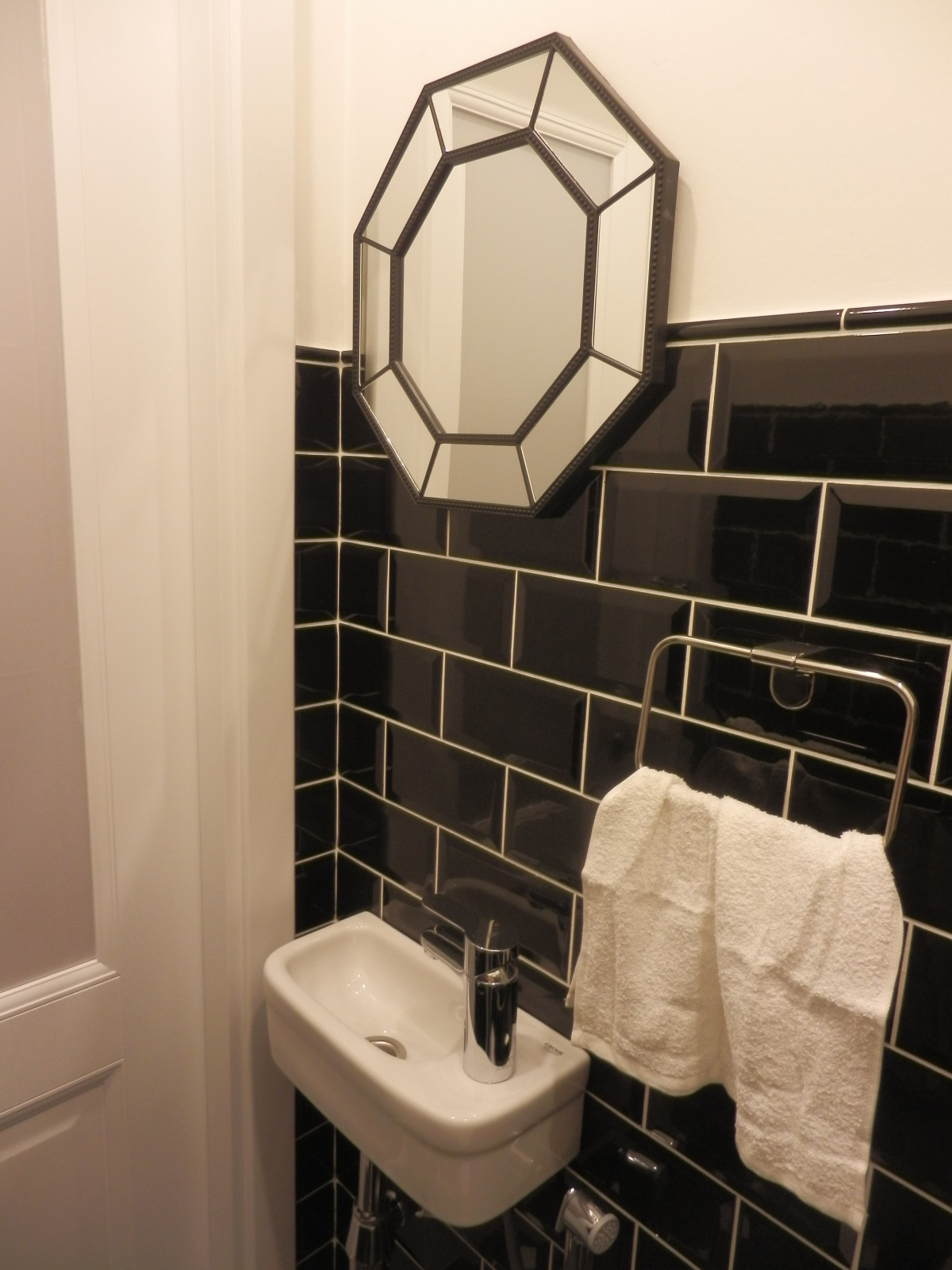 Современный черный