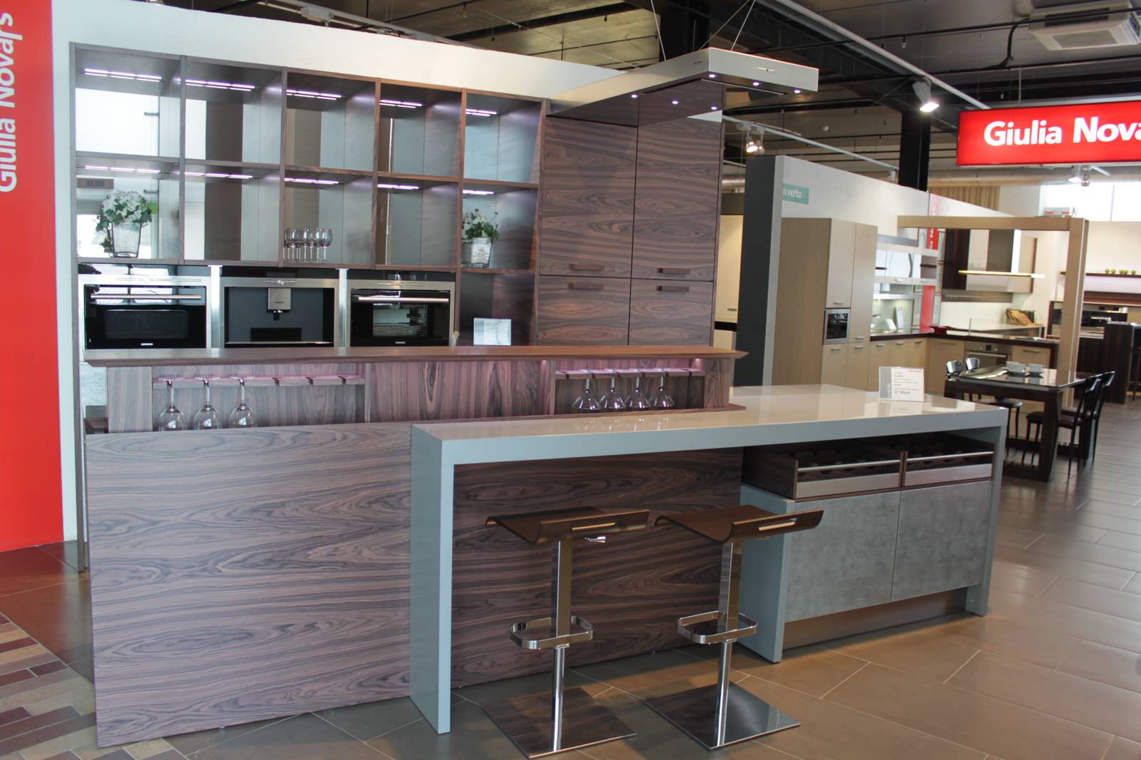 Обложка проекта: Шпон Палисандр Индийский + фасады со стеклом Серебро