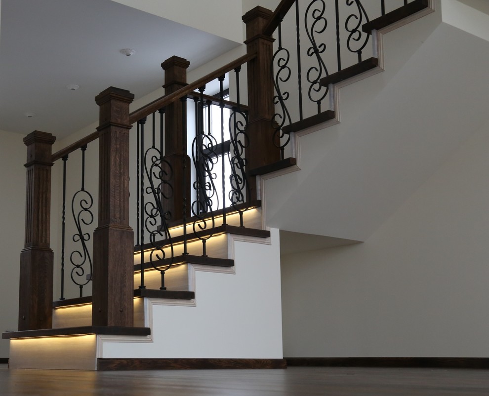 Обложка проекта: Деревянная лестница с подсветкой