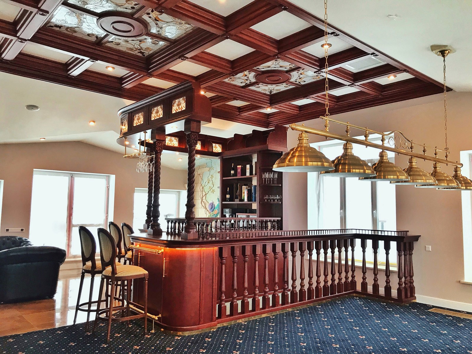 БАР И ЛЕСТНИЦА ИЗ МАССИВА