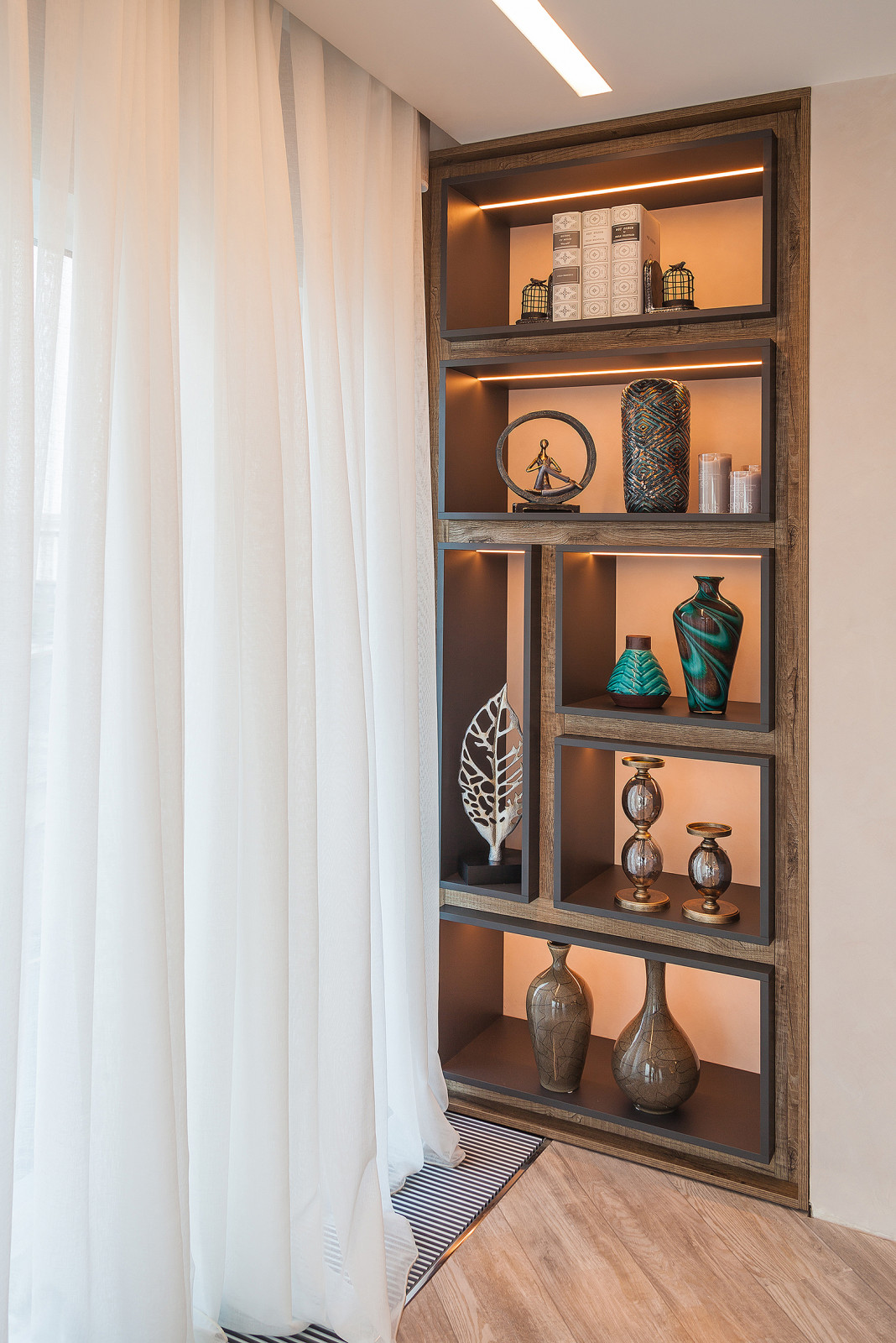 Двухэтажные апартаменты в современной стилистике