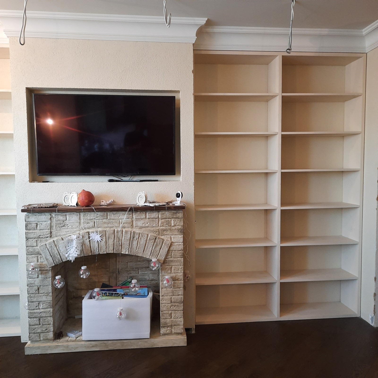 Книжные стеллажи