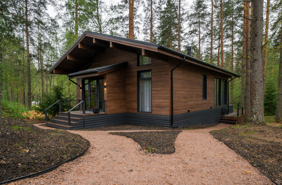 Каркасный дом в сосновом лесу