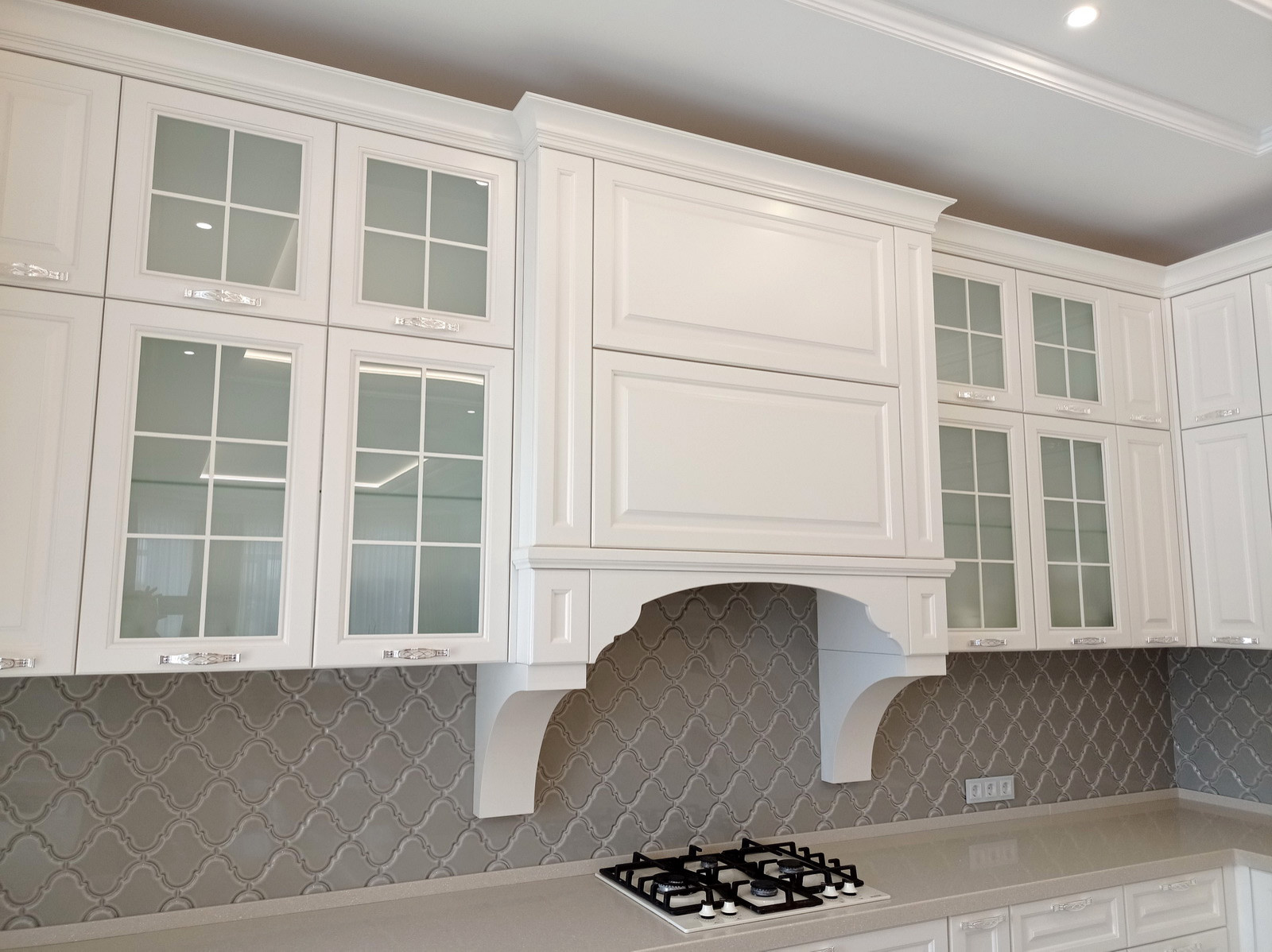 Кухня Париж в стиле современной классики