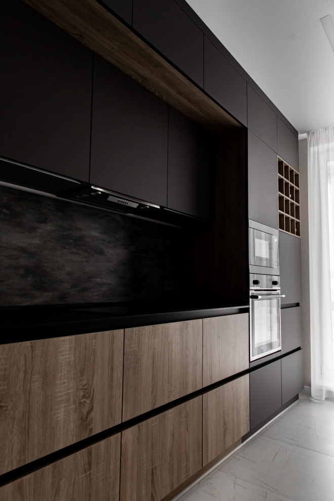 Большая угловая кухня в цвете графит с тонкой столешницей из компакт-плиты