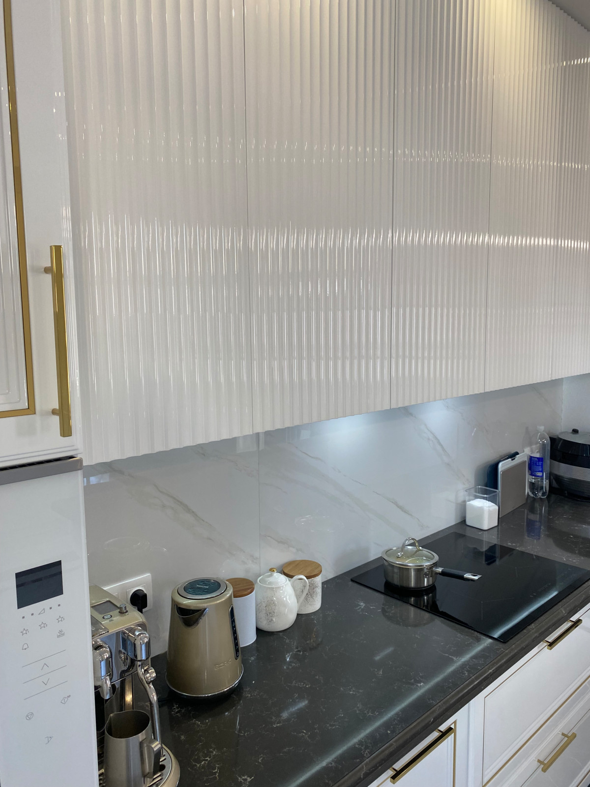 Кухня Аурелия. Латунь и эмаль глянец