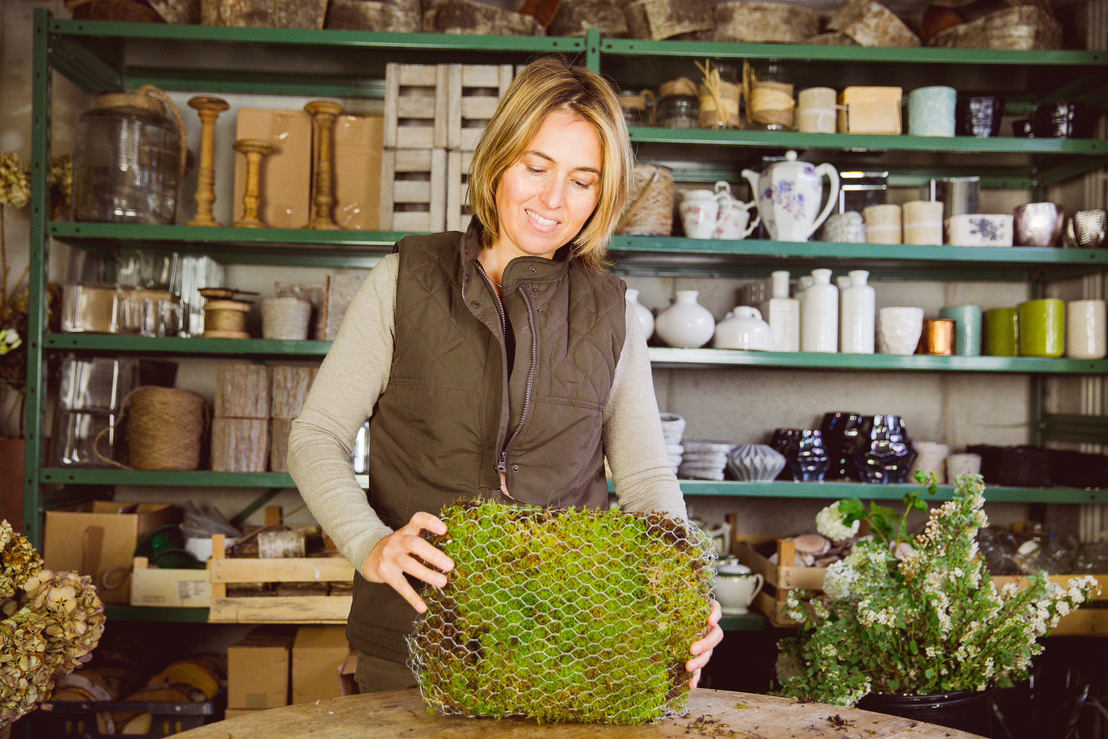 Своими руками: Композиция изо мха и цветов