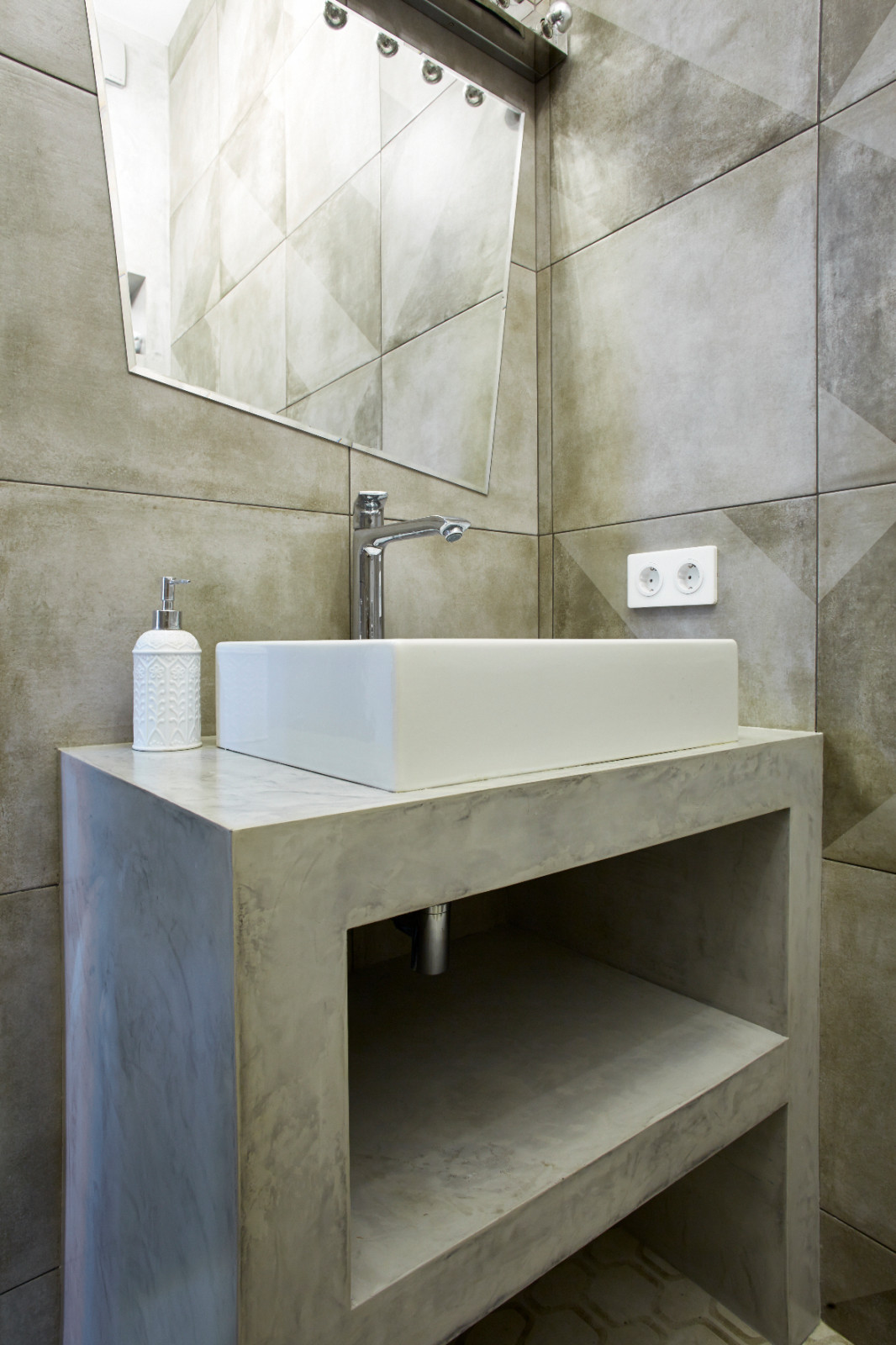 Апартаменты в стиле лофт для молодой семейной пары на ул. Берзарина