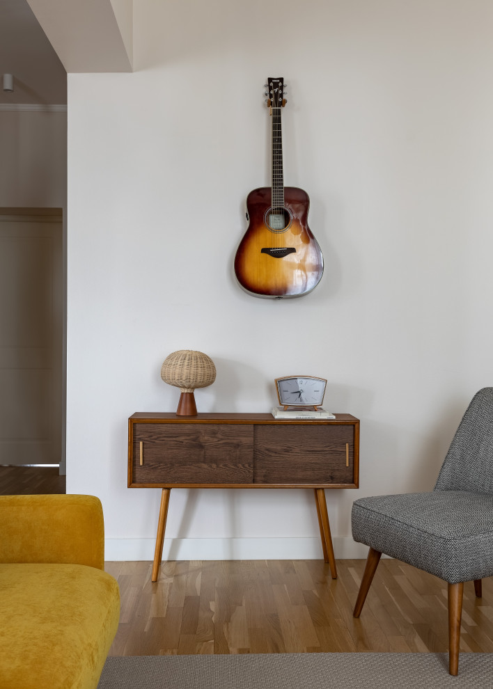 Квартира с желтым диваном