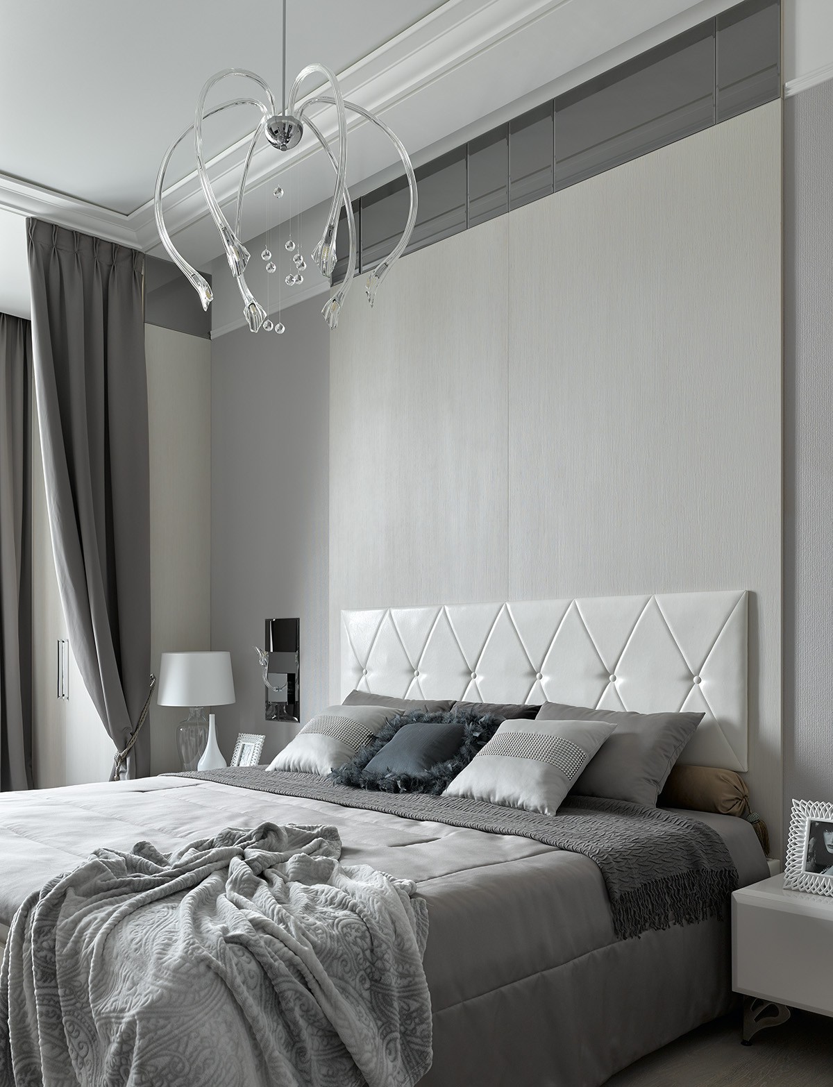 Черно-белая квартира с цветочной спальней