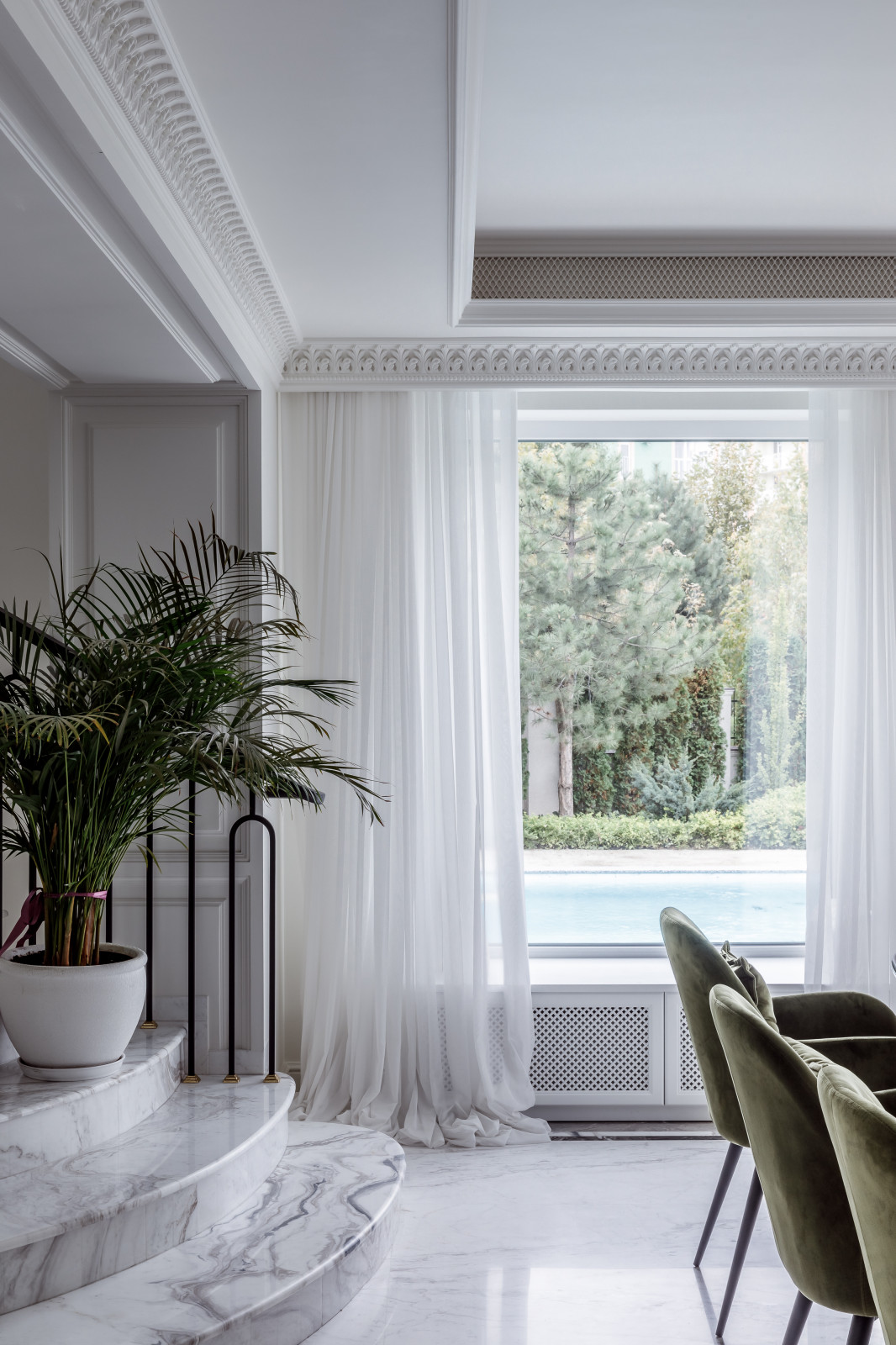 Гипсовая лепнина Аврора в интерьере частного дома в Краснодаре