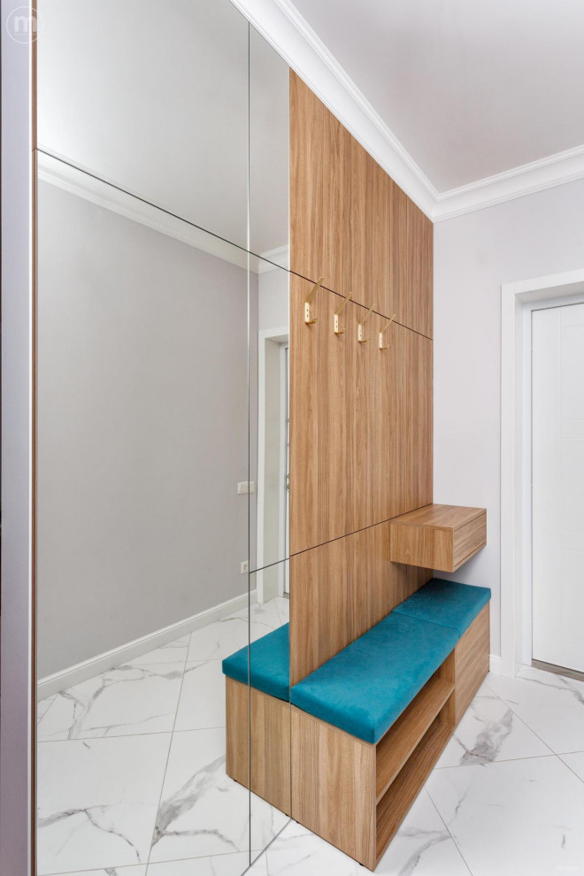 Обложка проекта: Прихожая с зеркалом