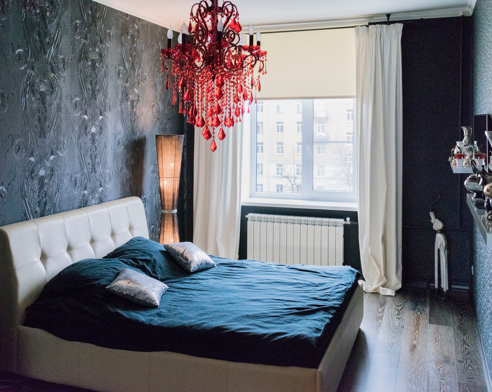 Бархатные шторы в спальне.