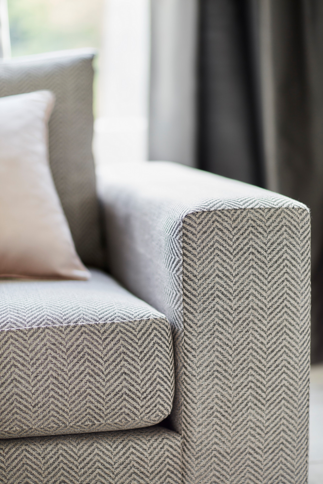 Ткани James Hare 2016: коллекции Constellation и Kaleidoscope