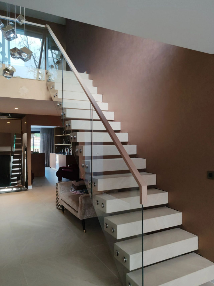 Декоративная штукатурка с эффектом мокрый шелк для коридора  и лестницы