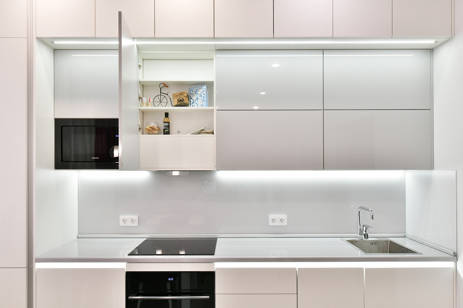 Глянцевая кухня модерн