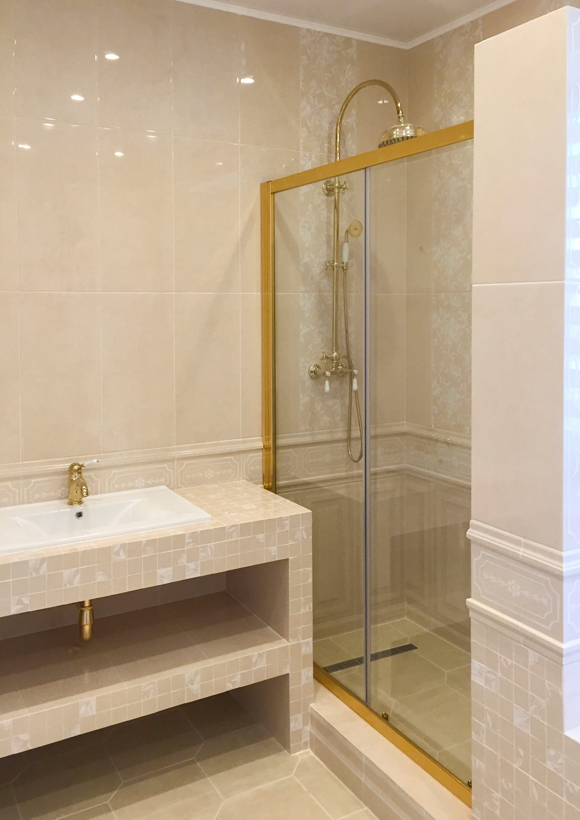 Ванная комната с окном, реализация 2019 г.