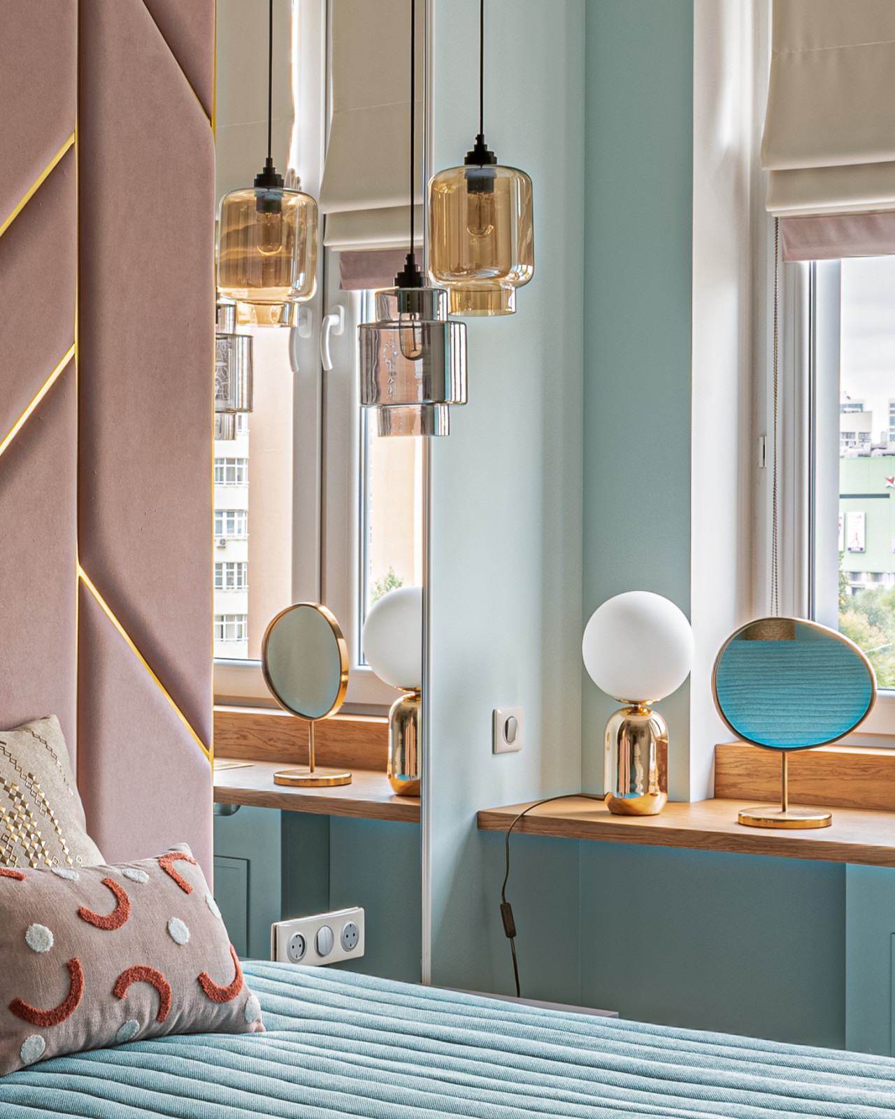 Houzz тур: Цветной интерьер в духе конструктивизма