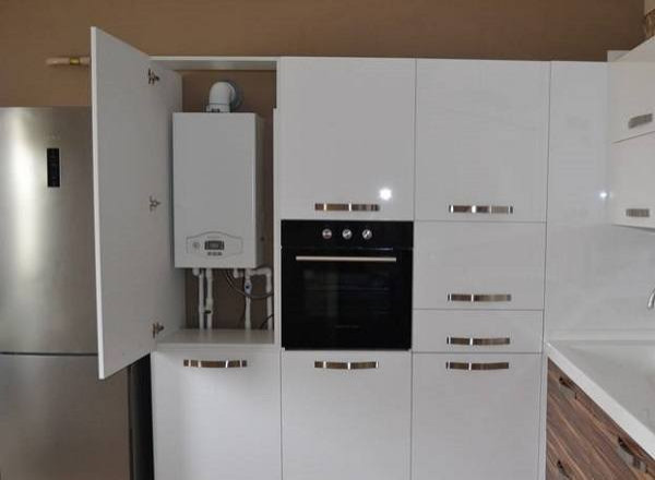 Кухонный гарнитур с встроенным газовым котлом