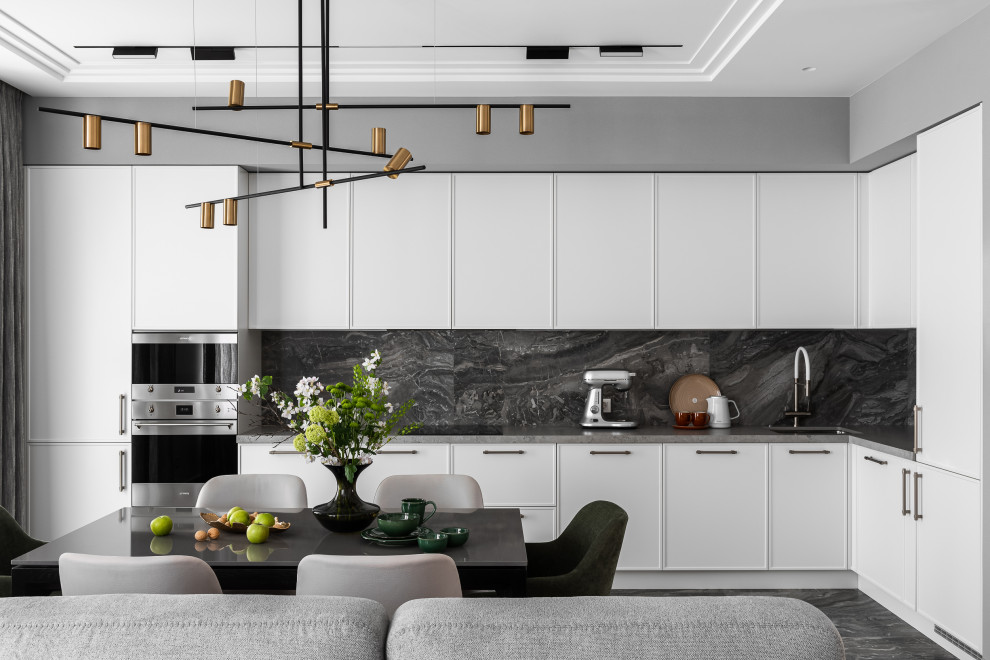 на стороне монохрома