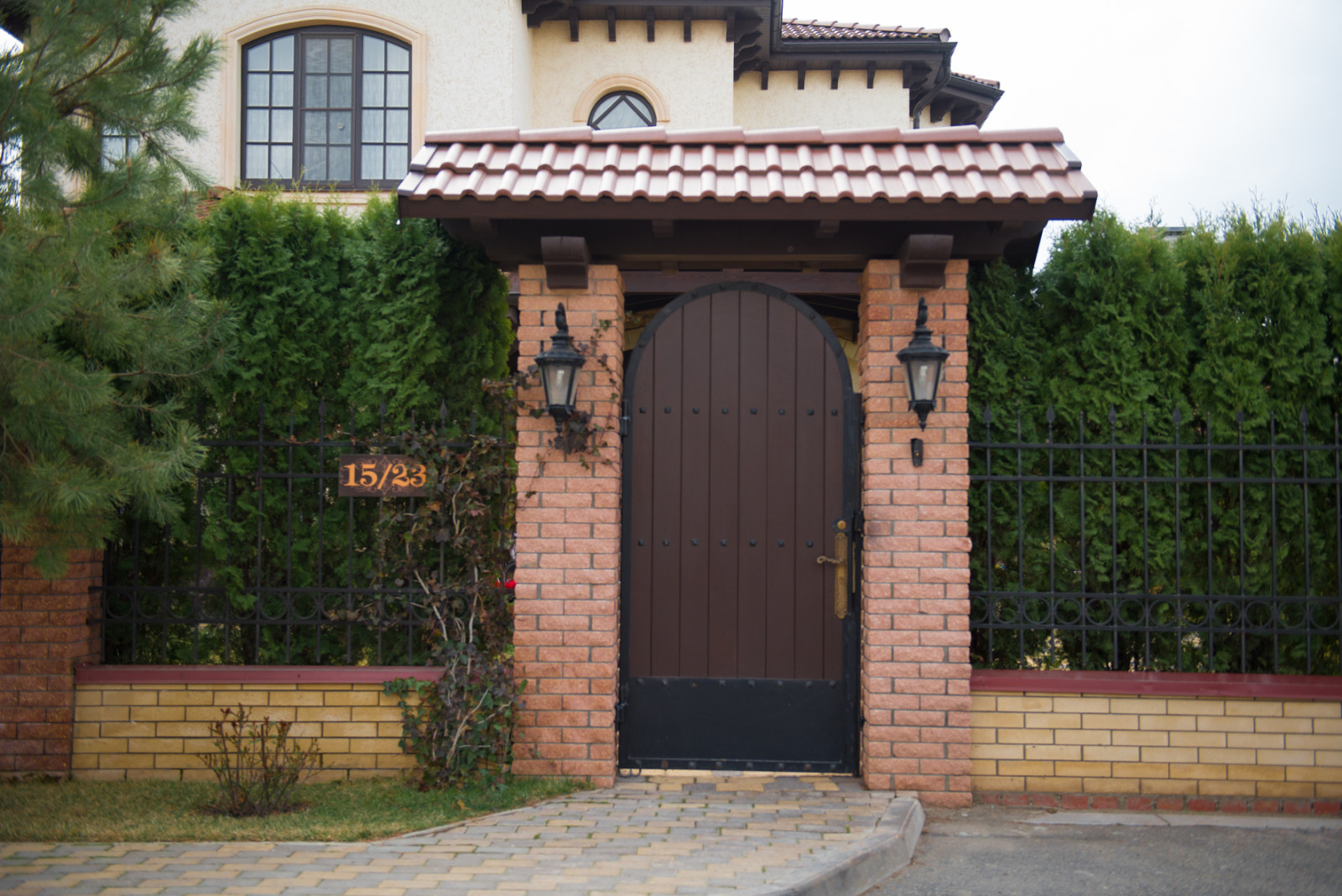 Реконструкция крыши и строительство навеса и веранды в поселке Екатериновка