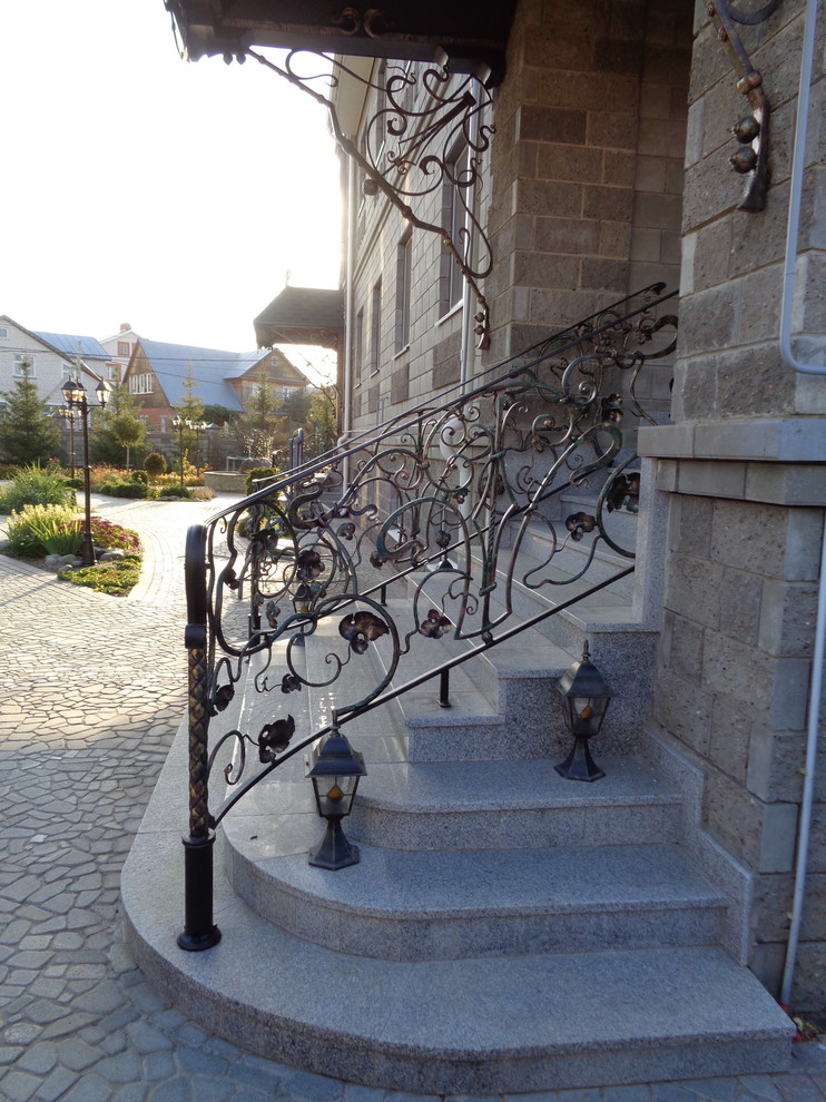 Оформление лестницы и потолка